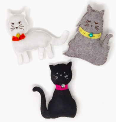 Kit de couture de trois chatons en feutre - The Crafty Kit Company